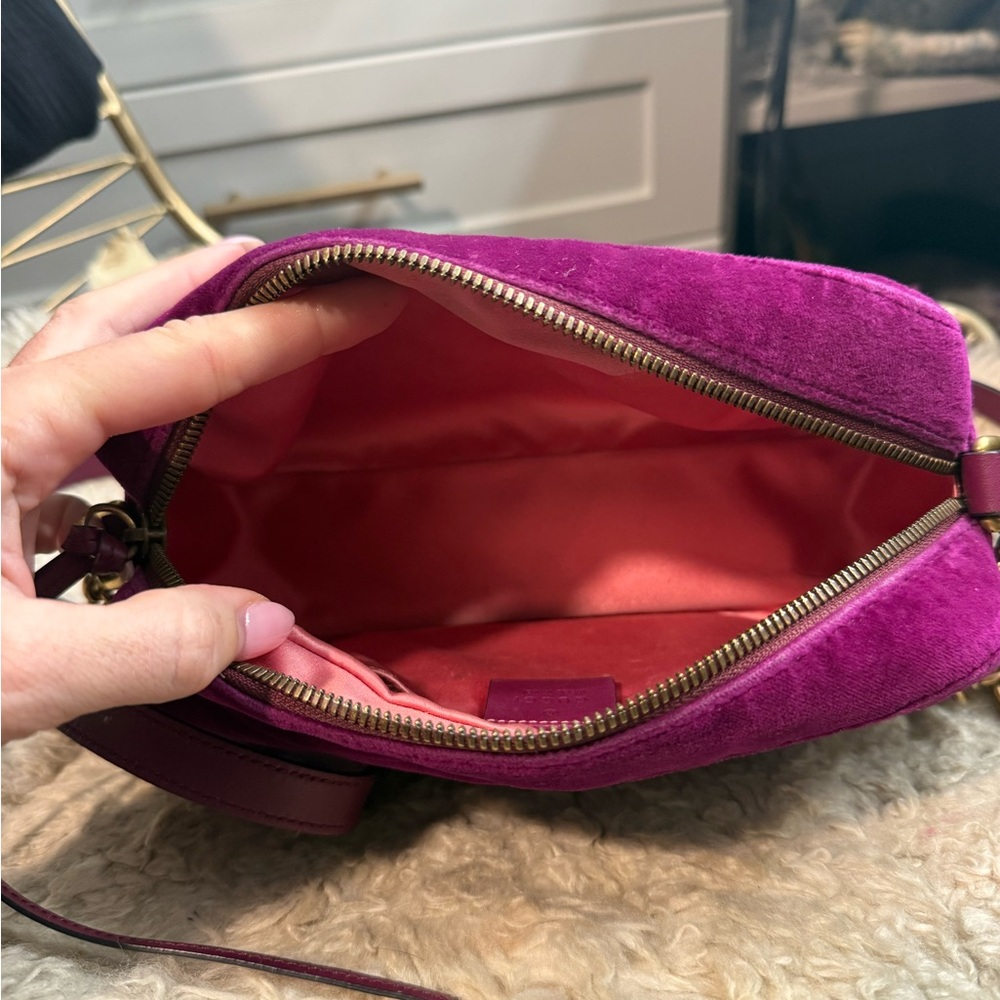 Gucci Purple Crossbody Bag with Gold Accents - Picture 4 of 4
